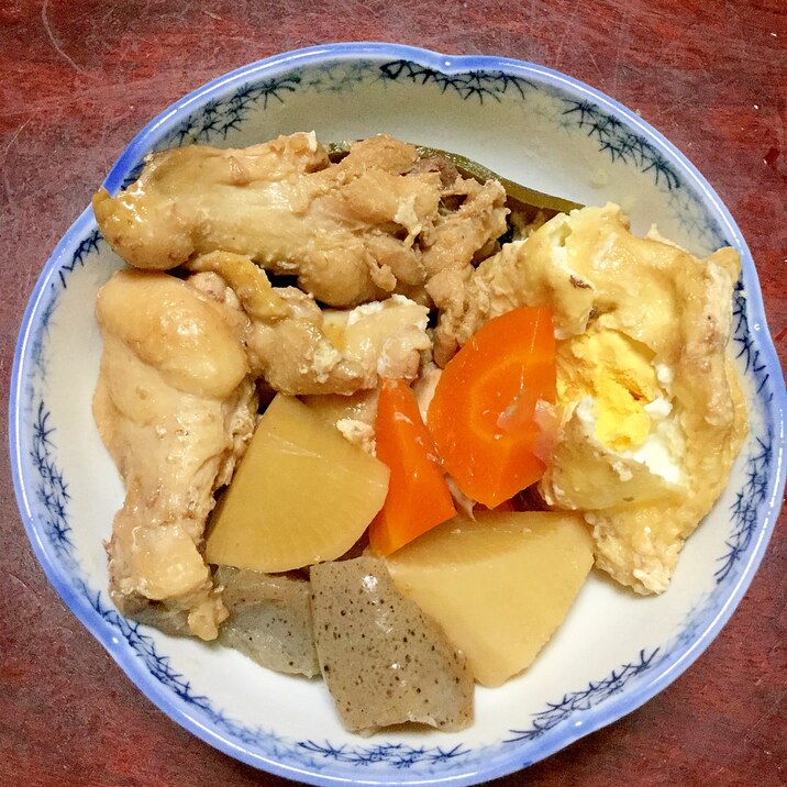 鶏手羽元と巾着卵と根菜の煮物。